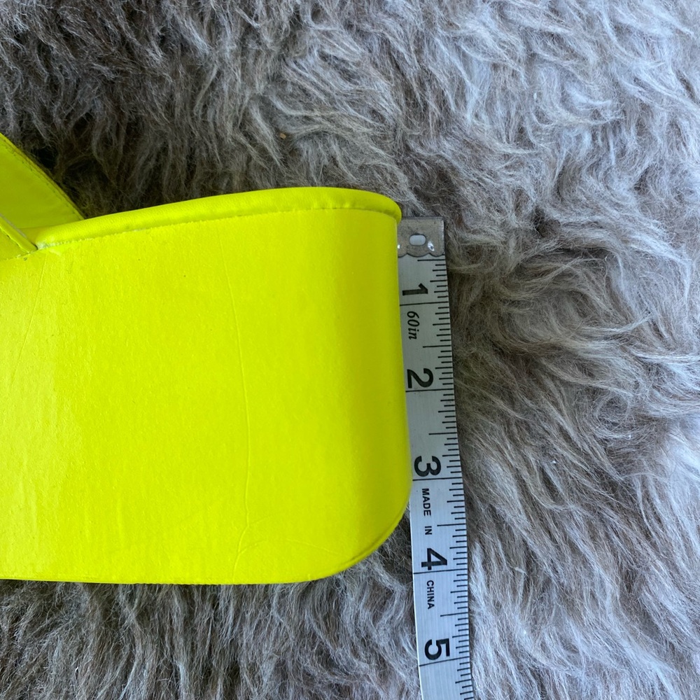 Open toe mule, platfprm BERNESS sz. 7 in amazing fluorescent yellow!
